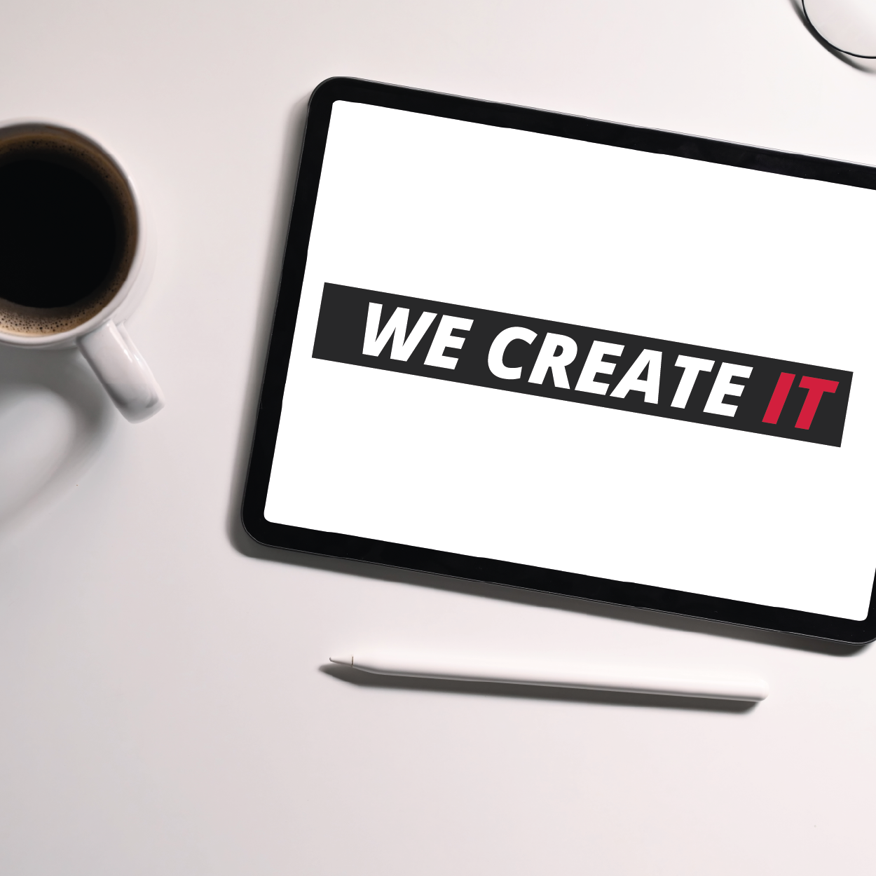 Tablet mit Schriftzug "we create IT".